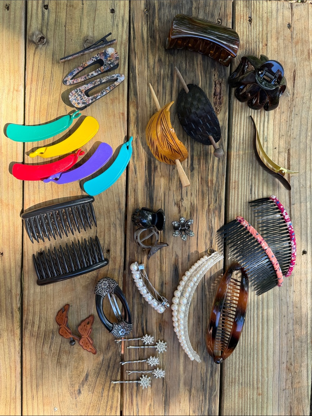 LOT of 31 PIECES of HAIR ACCESSORIES